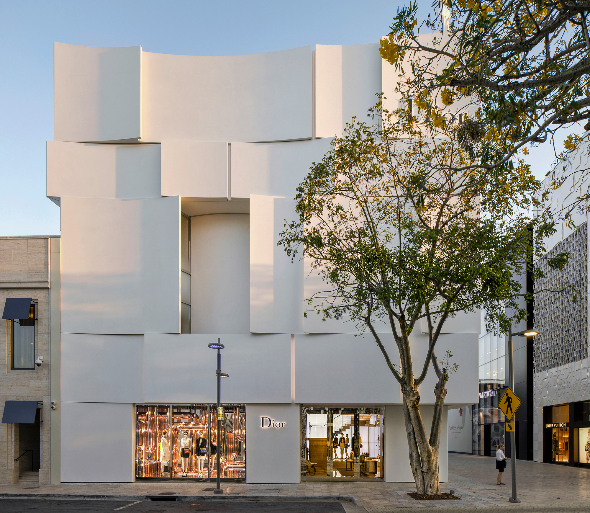 Louis Vuitton  Facade architecture, Retail facade, Commercial architecture